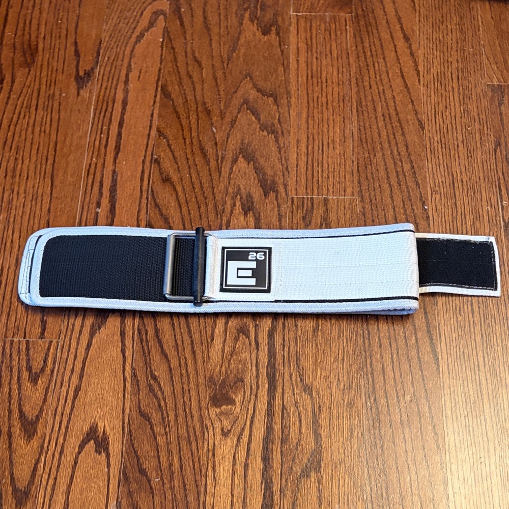 Element 26 Black and White Weightlifting Belt